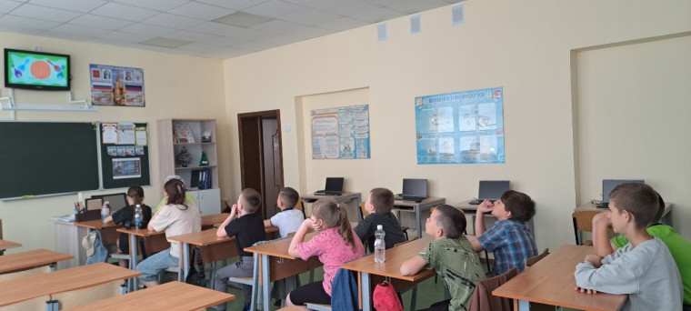 1-й отряд пришкольного лагеря "Капитошки" посетили кружок "Инфознайка".